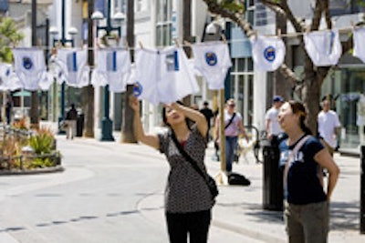 Curious shoppers on the Third Street Promenade