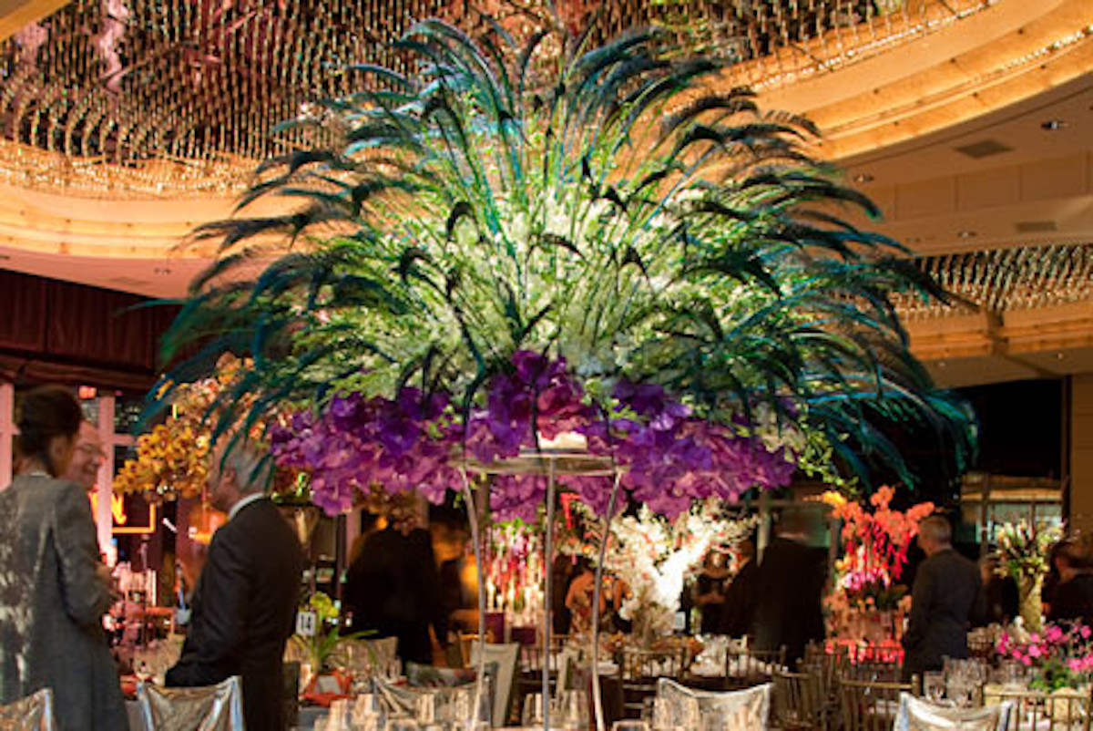 Orchid Dinner Designers Look To Patterned Linens Feathers Lady