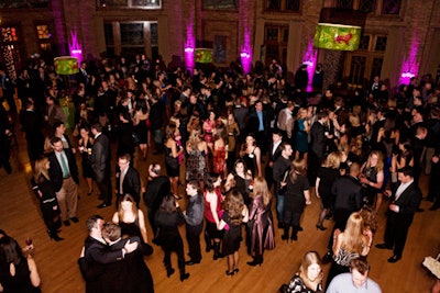 The crowd at the auxiliary board of Lincoln Park Zoo's Midwinter Party