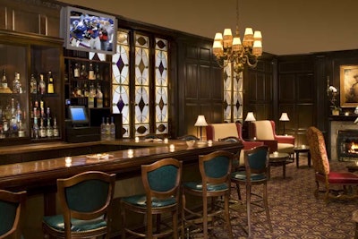With the quintessential ambience of a classic, old-school New York City hotel lounge, the Madison Club Lounge makes a relaxed and comfortable setting for casual conversation and meeting business acquaintances.