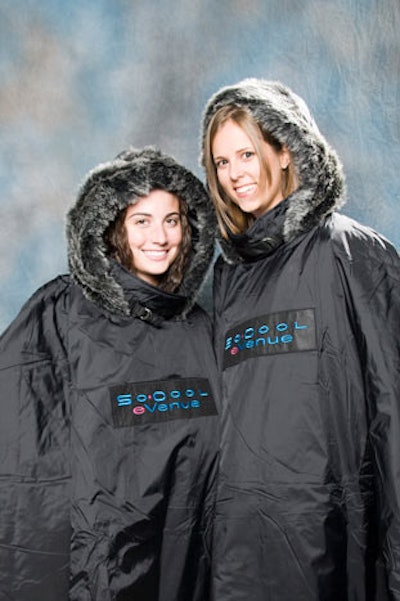 R806751evenue Ice Lounge Capes