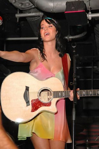 R822515ug Katie Perry