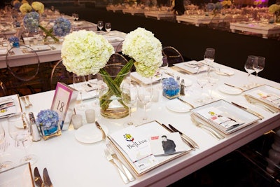 Guests found Fonseca's new album 'Ilusion' on each place setting.