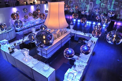Silver and copper spheres hung from a square truss structure over the trading floor. An eight-foot lampshade from Eurolites illuminated the bar.