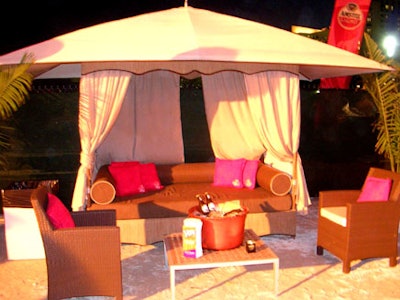 Just outside the tent, cozy cabanas were available for guest to lounge.