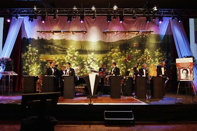 The stage featured a landscape of Tuscany.