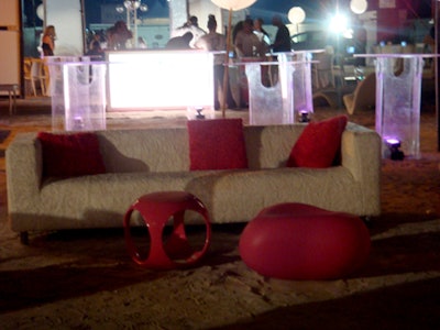 Bubble Miami and So Cool Events provided seating and tables for the outdoor lounge and tasting areas.