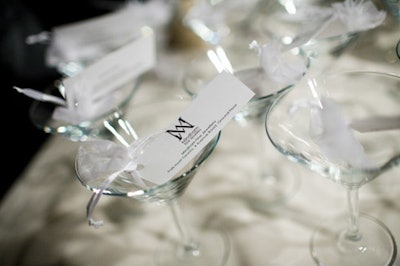 Small sachets containing a pair of pearl earrings filled 100 champagne and martini glasses.