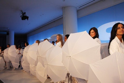 To add further suspense to the North American debut of the 9-X BioHybrid, models spun umbrellas in front of the vehicles while the covers were being removed.