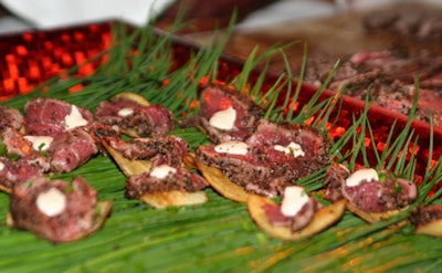 Smith & Wollensky's offered seared filet bites served on a homemade potato chip and topped with a horseradish sauce.