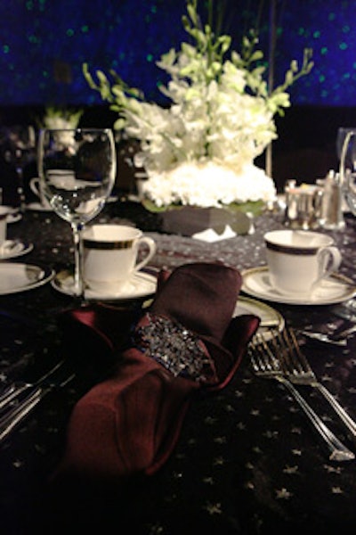 Guests could take home star-shaped Swarovski ornaments, used at the event as napkin rings.