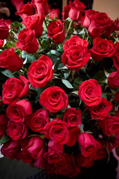 Red roses appeared throughout the room—as centrepieces, in large vases, and on the bar.