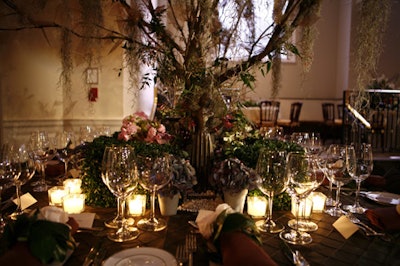 The public squares of Savannah inspired Gotham Gardens' table. In the center of the table, designers surrounded a Spanish-moss-draped tree with a miniature park setting, complete with shrubbery and tiny benches.