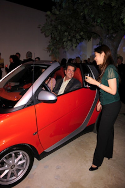 Every guest had the opportunity to sit behind the wheel of the three Fortwos inside the gallery.