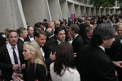 The preparty crowd spilled outside for cocktails and schmoozing before dinner.
