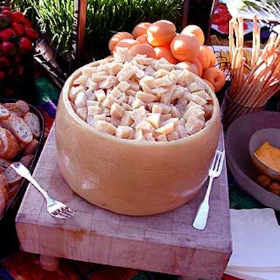 E1102sho 01 0607 Copeatthemet Catering 1 320