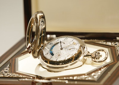 The exhibition features the complex Star Caliber 2000.