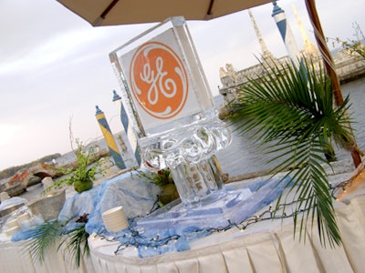 An ice sculpture with General Electric's logo was placed atop the coffee and dessert station.