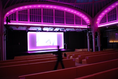 Shades of pink and purple dominated the lighting of the award ceremony.