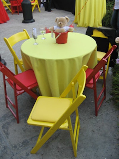 Brightly colored linens added to the playful atmosphere.