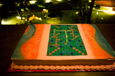 An image of a Scrabble board decorated a cake.