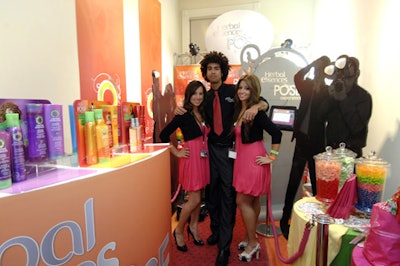 Staff in the Herbal Essences gift lounge handed out hair products and encouraged guests to have their picture taken in the Pose photo booth.
