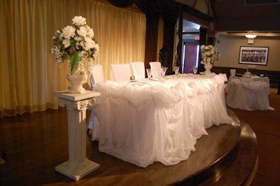 Floral arrangements from Pink Twig Floral Boutique stood on either side of the head table.