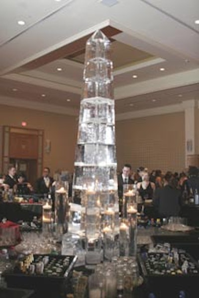 An ice sculpture of the Rammy logo (an obelisk) sat in the center of the square bar during the pre-dinner reception.