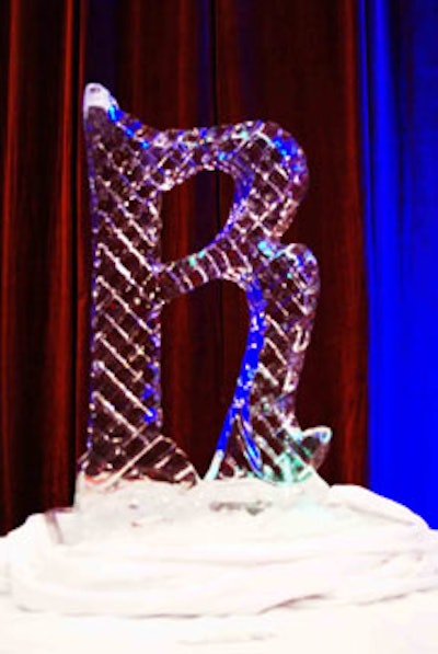 A large letter 'R' ice sculpture, in the same font as the venue's logo, was on display in the theater.