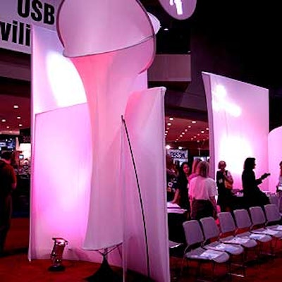 E1175sho 01 0627 Techexpo Workingwomanshow 3 320