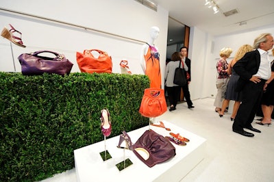 An adjacent indoor room was also designed as a garden with more hedges as displays.