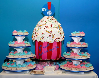 A custom cupcake-shaped cake from Ana Paz Cakes was among the sweet treats offered for dessert.