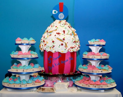 A custom cupcake-shaped cake from Ana Paz Cakes was among the sweet treats offered for dessert.