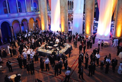 Service personnel mingled with guests during the pre-dinner cocktail reception, which took place around a central bar.