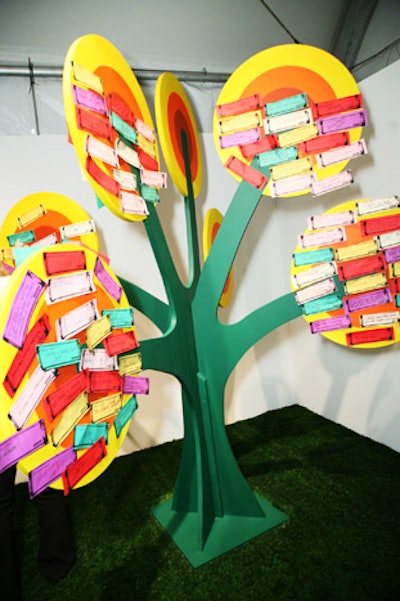 At the Fashionably Natural show, guests posted paper notes on a tree identical to one that appears in artist Roman Klonek's animated television commercial for Soyjoy.