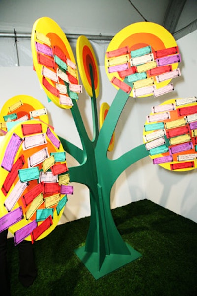 At the Fashionably Natural show, guests posted paper notes on a tree identical to one that appears in artist Roman Klonek's animated television commercial for Soyjoy.