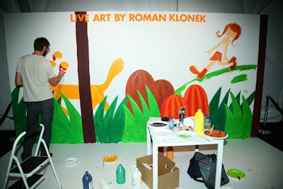 Gen Art and Soyjoy flew in artist Roman Klonek from Germany to create a painting at the Fashionably Natural show.