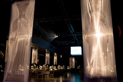 Heffernan Morgan designer John Hensel printed photos of the museum's exterior columns on large fabric panels, which he hung in the dinner room.