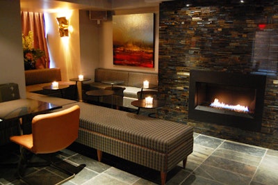The fireplace cladding features blue tiger's eye stone.