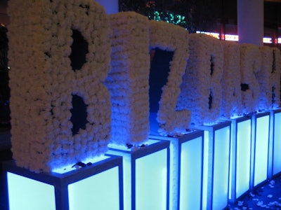 Tierra Floral created an amazing entrance by constructing BizBash's logo in 5,000 white carnations.