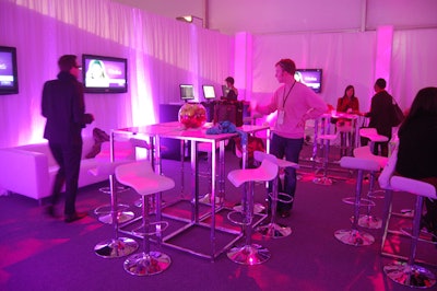 The event management firm Cinco coordinated the all-white media lounge on behalf of title sponsor L'Oréal Paris.