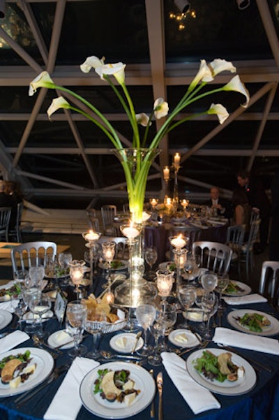 The evening's three-course dinner began with mixed organic greens and Camembert cheese; a moon-shaped flat bread garnished each salad plate.