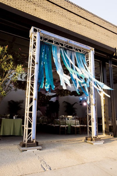 At New York's Friends of the High Line benefit, color-coded portals helped guests find their assigned dining areas, which had corresponding decor.