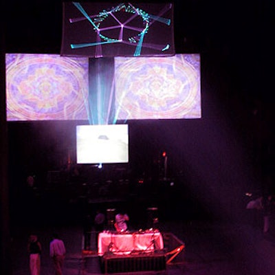 During sets by various DJs, screens showed 60's-esque computer graphics by Optical Delusions and a 3-D movie by VRex.