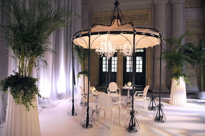 White Louis Ghost chairs by Philippe Starck provided seating for guests.