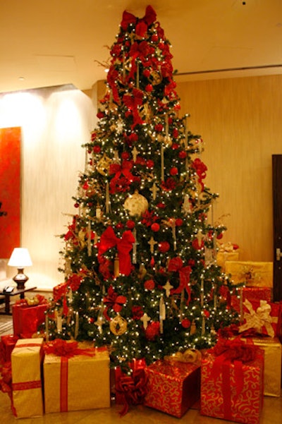 A Christmas tree added holiday cheer.