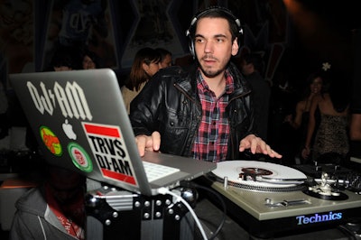 Following DJ Vice, DJ AM hit the turntables at midnight and performed a two-hour set before Benji and Joel Madden joined him for an impromptu set.