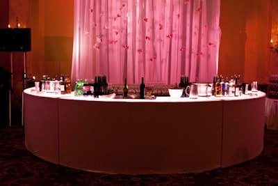 A circular pink and white bar added to the Valentine theme.