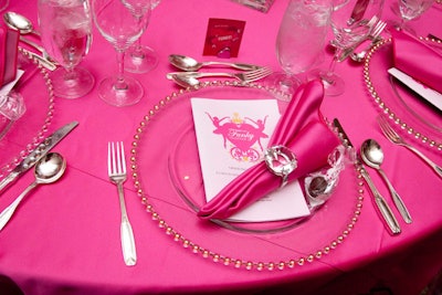 Faux diamond rings served as napkin holders.