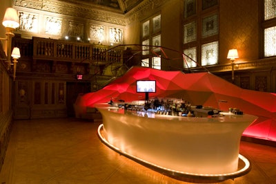 Gilt's iconic artwork was aglow in red for the evening.